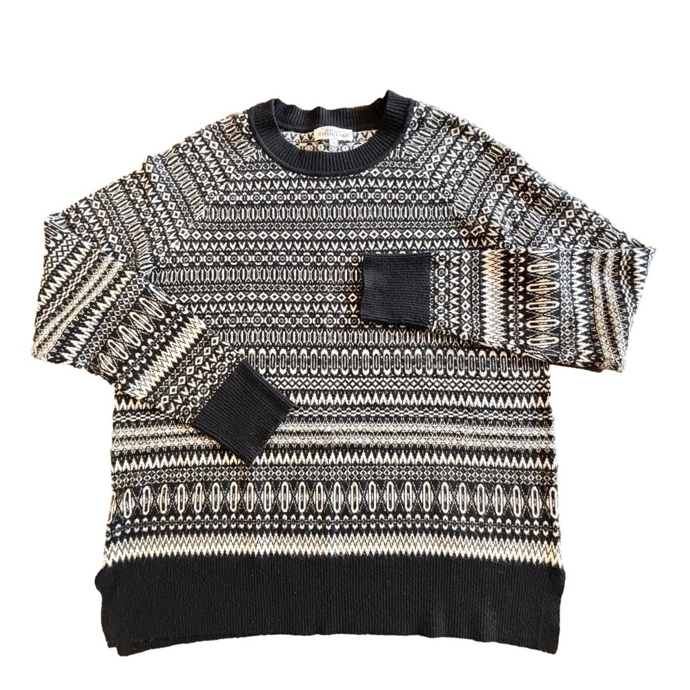 Northern Reflections super soft crew neck sweater black and white pattern size M